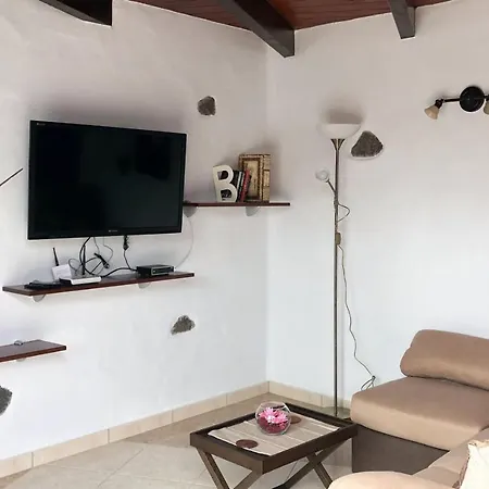 Sun, Relax & Lava, Free Wifi 600mb, Bbq Tatil Evi Tinajo