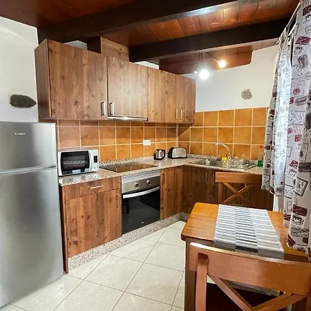 Tatil Evi Sun, Relax & Lava, Free Wifi 600mb, Bbq Tinajo