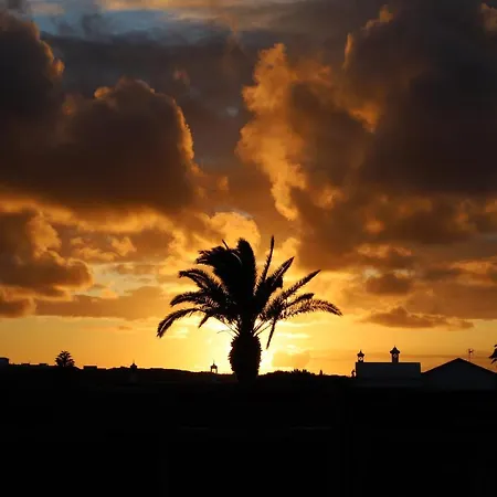 Sun, Relax & Lava, Free Wifi 600mb, Bbq Tatil Evi Tinajo